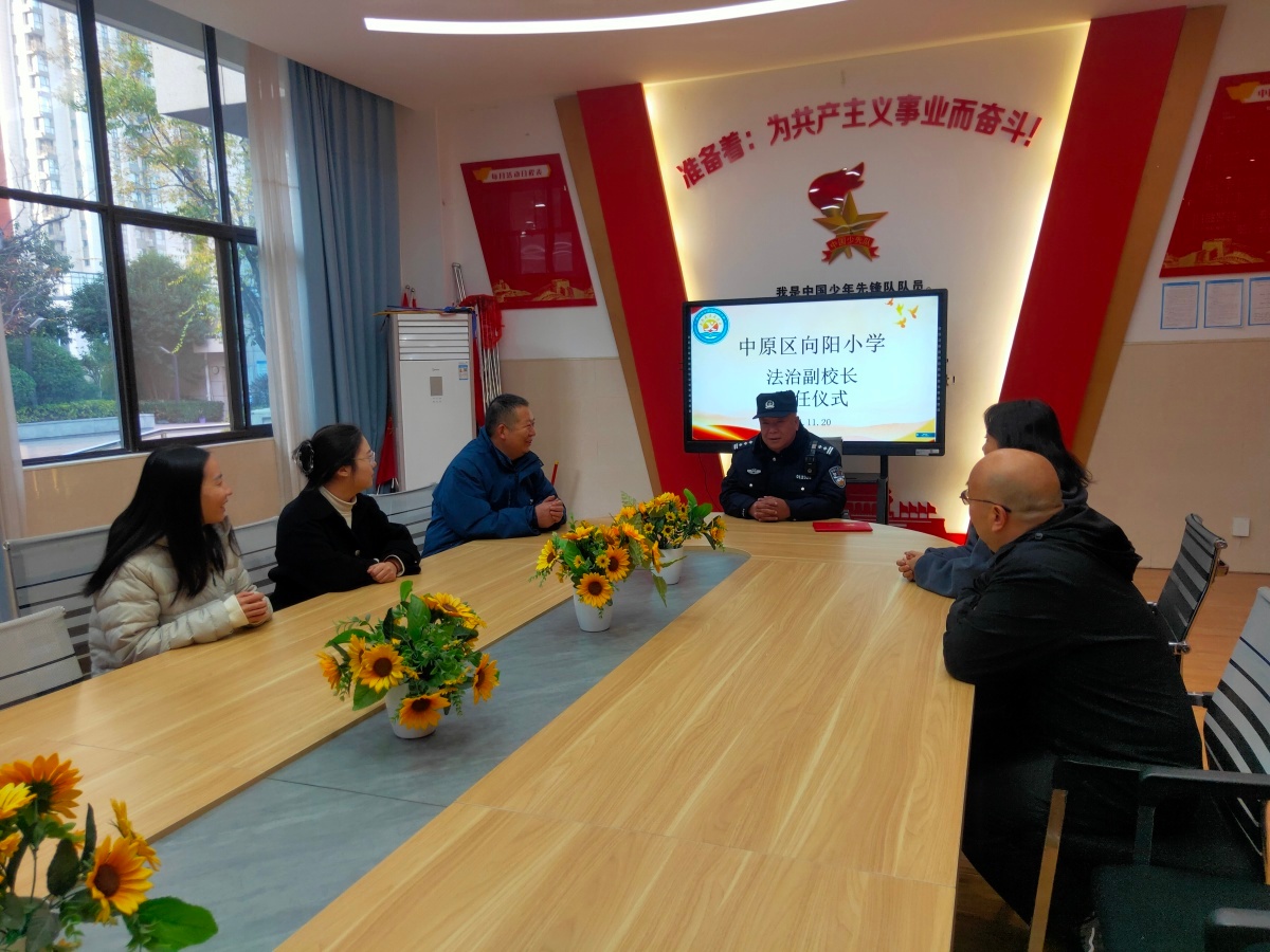 52岁老民警20年守护社区安宁，用真心丈量每一寸土地  第2张