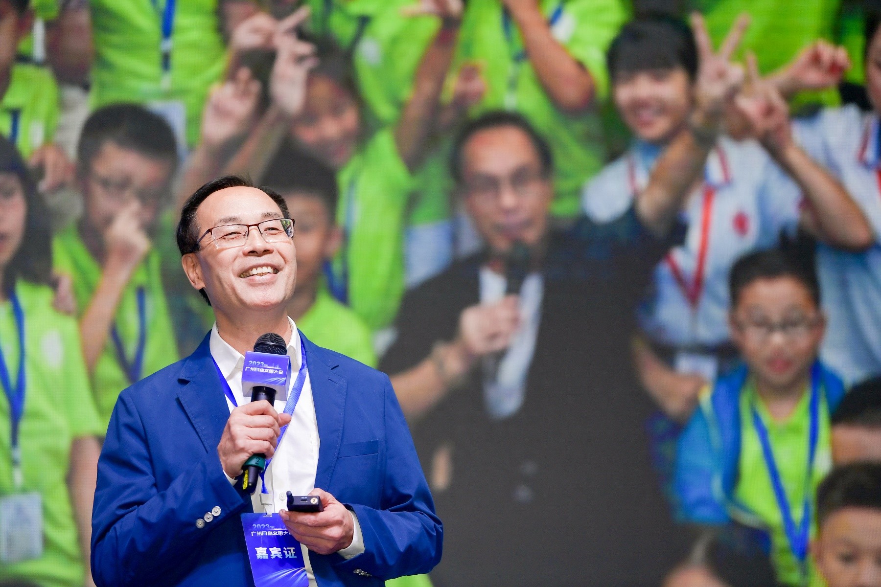 十载春风化雨，兔爸吴铭枝如何用爱与智慧打造温馨家庭？  第1张