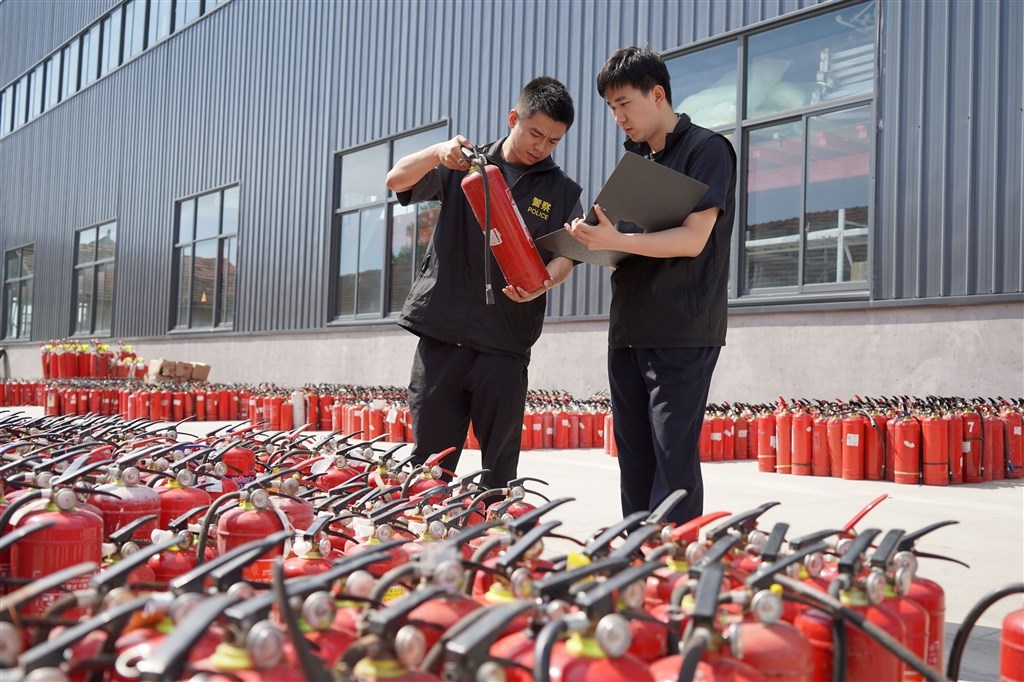 揭秘！上海警方破获2000余件伪劣灭火器案，安全隐患触目惊心  第2张