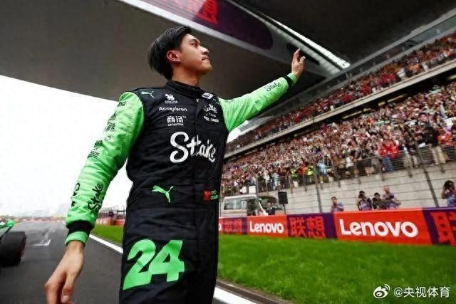 周冠宇告别F1赛场，第13名完赛却留下深情告白：明年再见