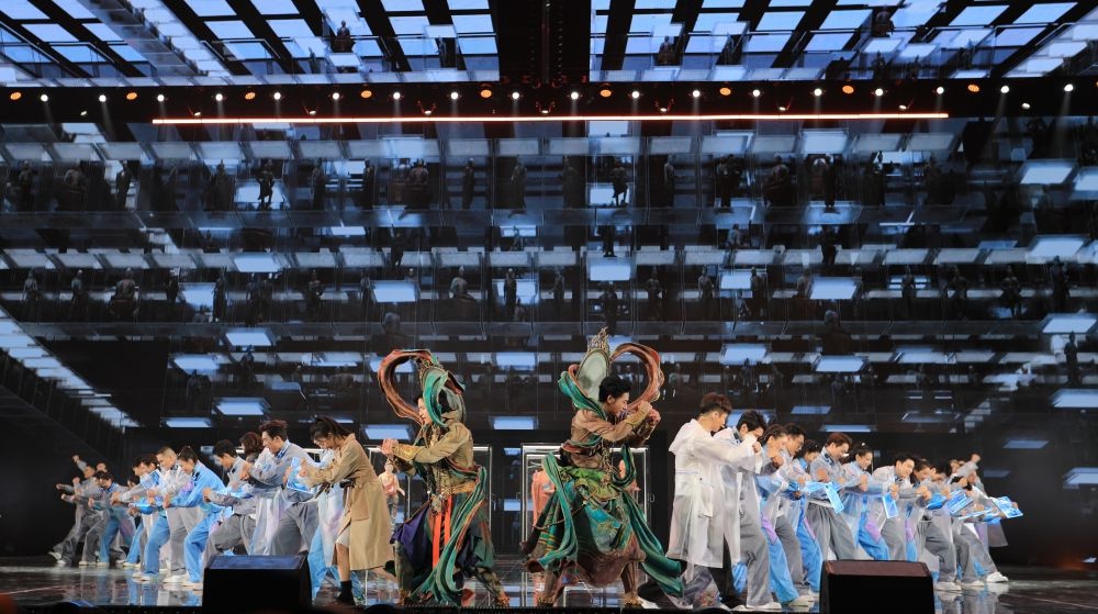 受到召唤·敦煌首演惊艳冰丝带，AI科技与古典舞的完美融合，张艺兴主演引爆全场  第2张