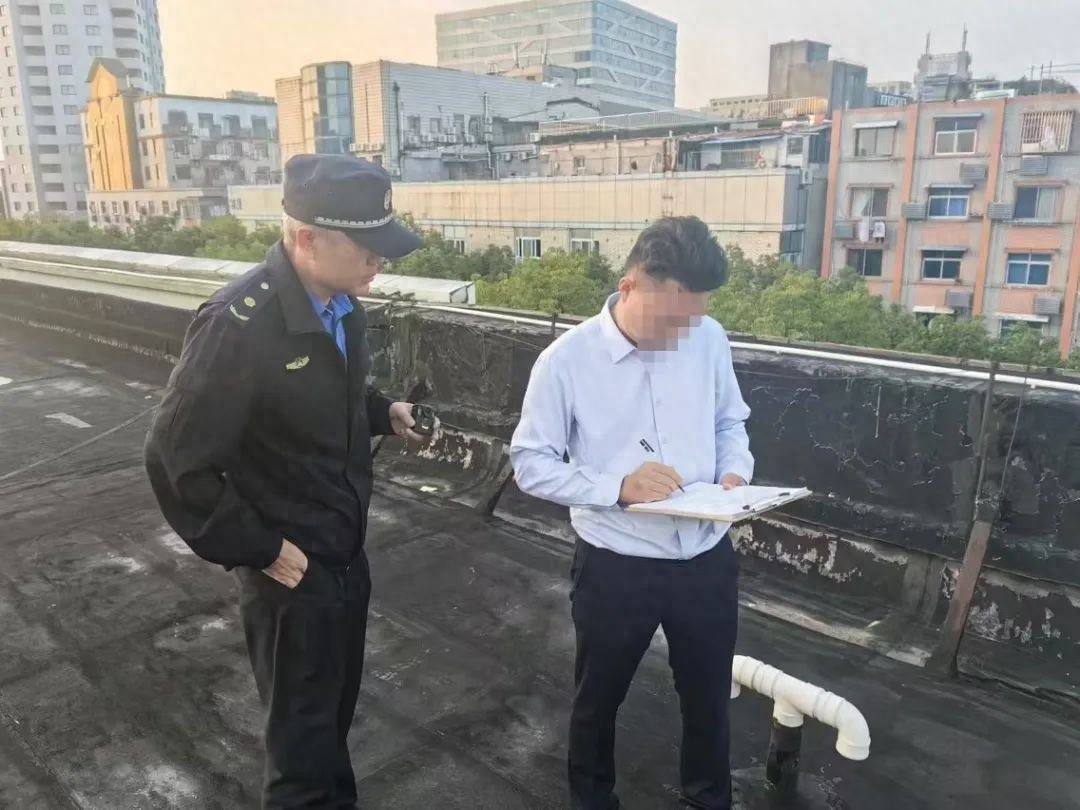 91平方米违法建筑惊现中山中路，松江执法队紧急行动限期拆除  第1张