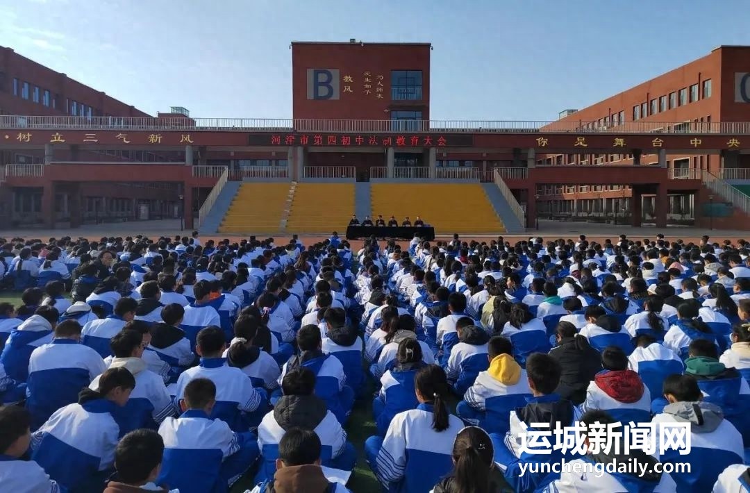 河津警方深入校园，用生动法治课守护青少年成长，你家孩子也在其中吗？