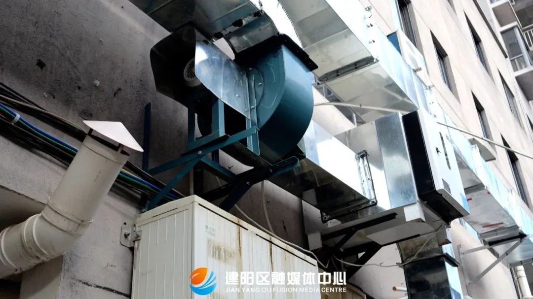 探秘南平周厝名苑：共享烟囱如何破解老旧小区油烟难题，居民商户齐点赞  第3张