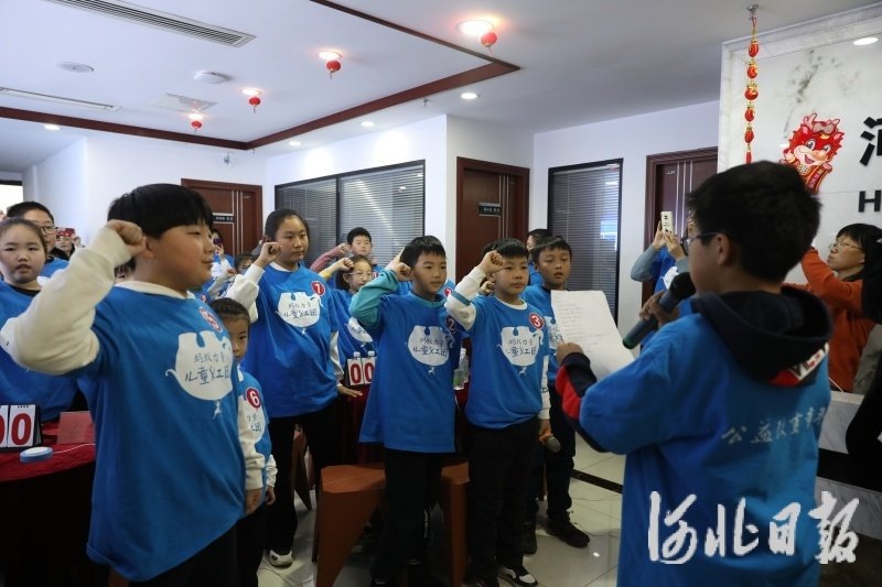 28名小学生与家长走进律师事务所，宪法宣传周的特别守护之旅  第2张