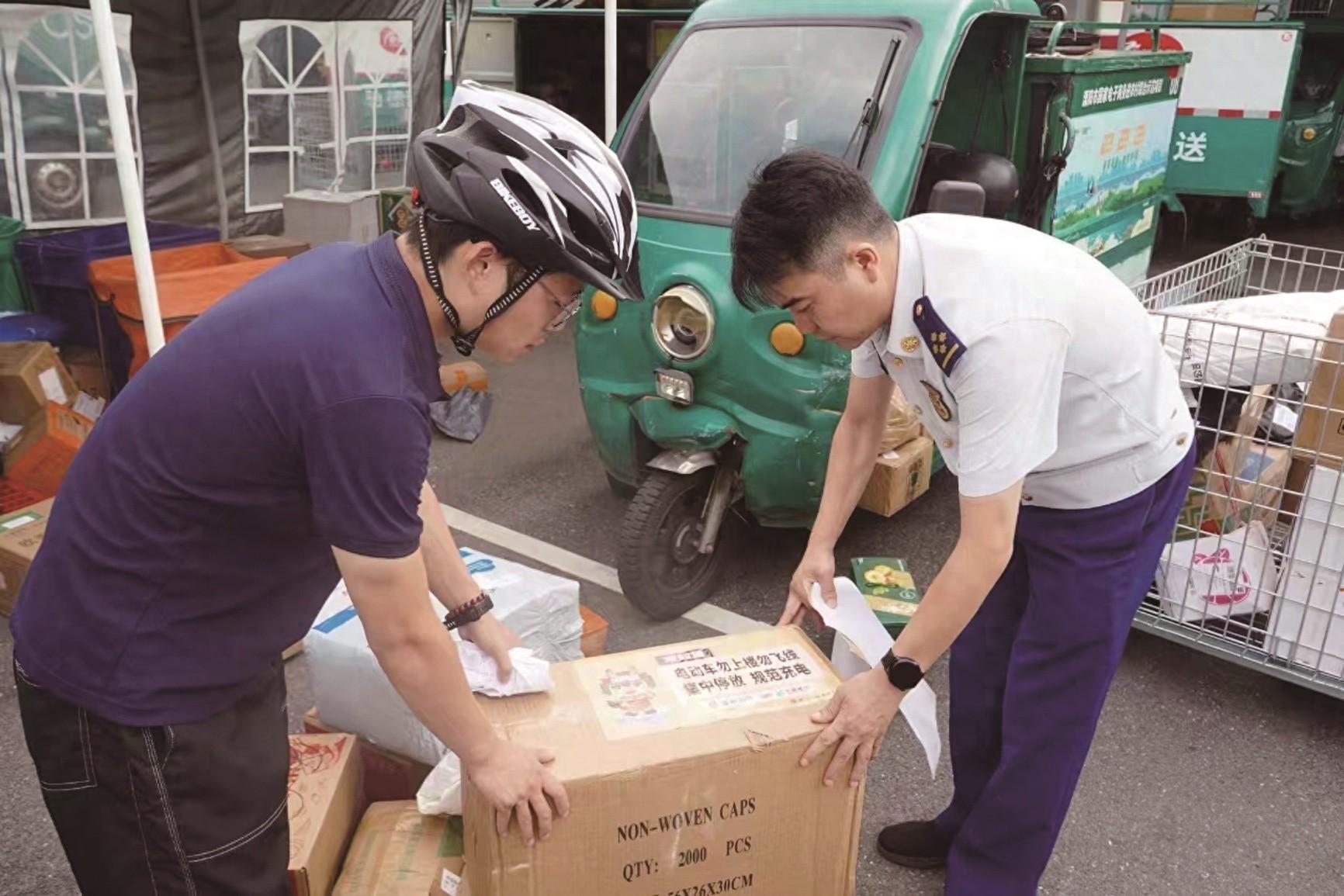 溧阳市消防救援大队创新宣传方式，让消防安全知识搭乘快递车，走进千家万户  第1张