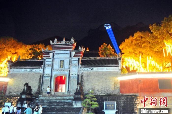 国庆假日，这家民宿坝景房为何火爆出圈？  第3张