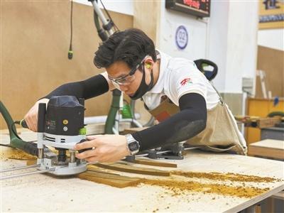 世界技能大赛冠军黄波林重回母校，讲述冠军之路的故事  第2张