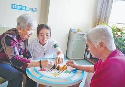 90 后健康照护师陈聪：用心呵护老人，用爱传递温暖  第2张