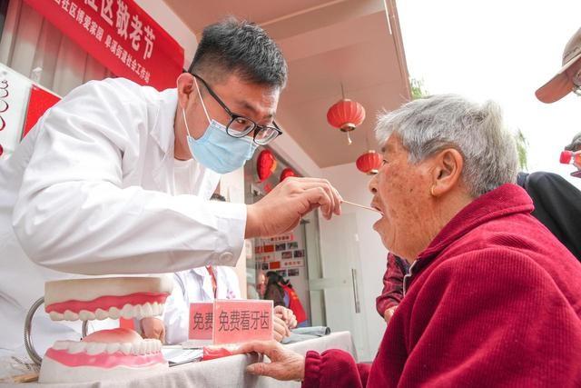 德清三门：情暖重阳，集体生日会与最长长寿面大赛  第3张
