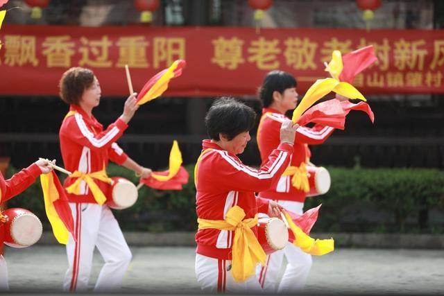 德清三门：情暖重阳，集体生日会与最长长寿面大赛  第5张