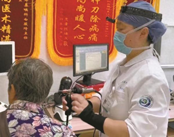医生提醒：掏耳朵竟致鼓膜破损！你还敢乱掏吗？  第1张