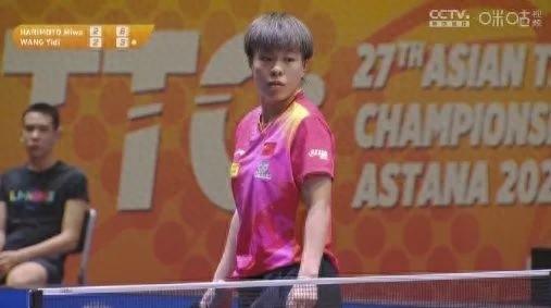 乒乓球亚锦赛女团决赛：中国队 1 比 3 不敌日本队，孙颖莎九连胜伊藤美诚  第1张