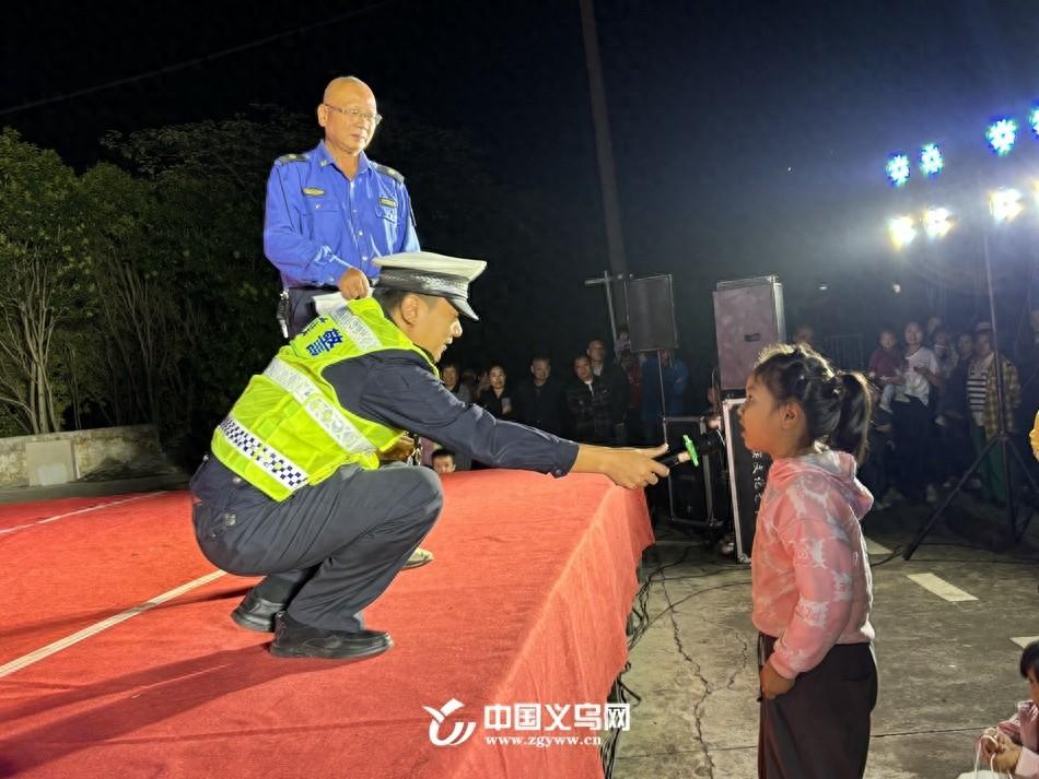 义乌交警走进社区，这场宣传活动你参加了吗？  第1张