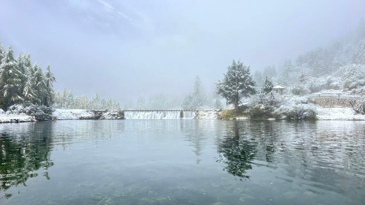 10 月的四川居然下雪了？这 3 个地方已美成仙境  第4张