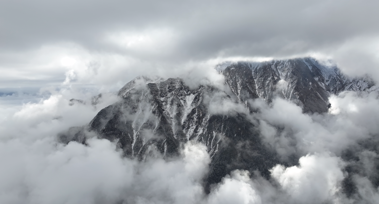 10 月的四川居然下雪了？这 3 个地方已美成仙境  第6张