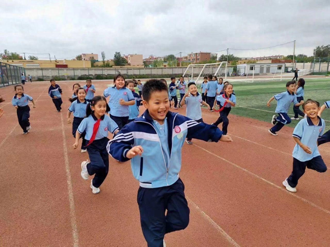 鄂托克旗第二小学课间 15 分钟，孩子们的快乐天堂  第1张