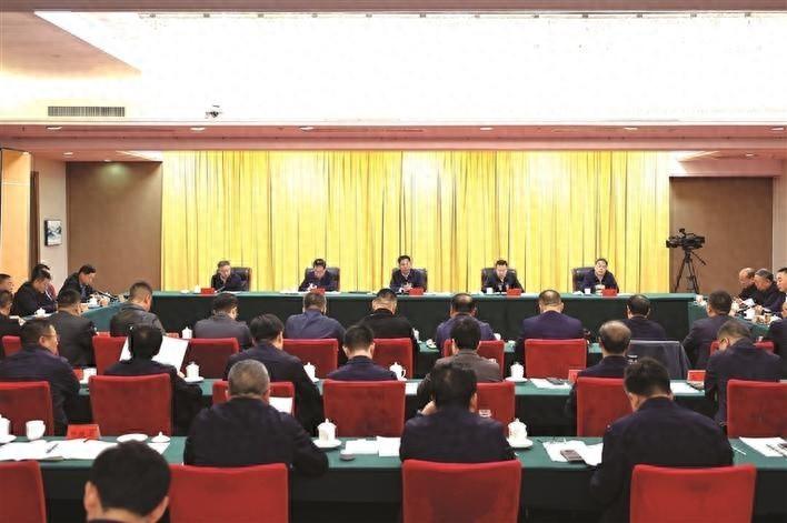 吕梁市委书记孙大军主持民营企业座谈会，强调坚定发展信心  第1张