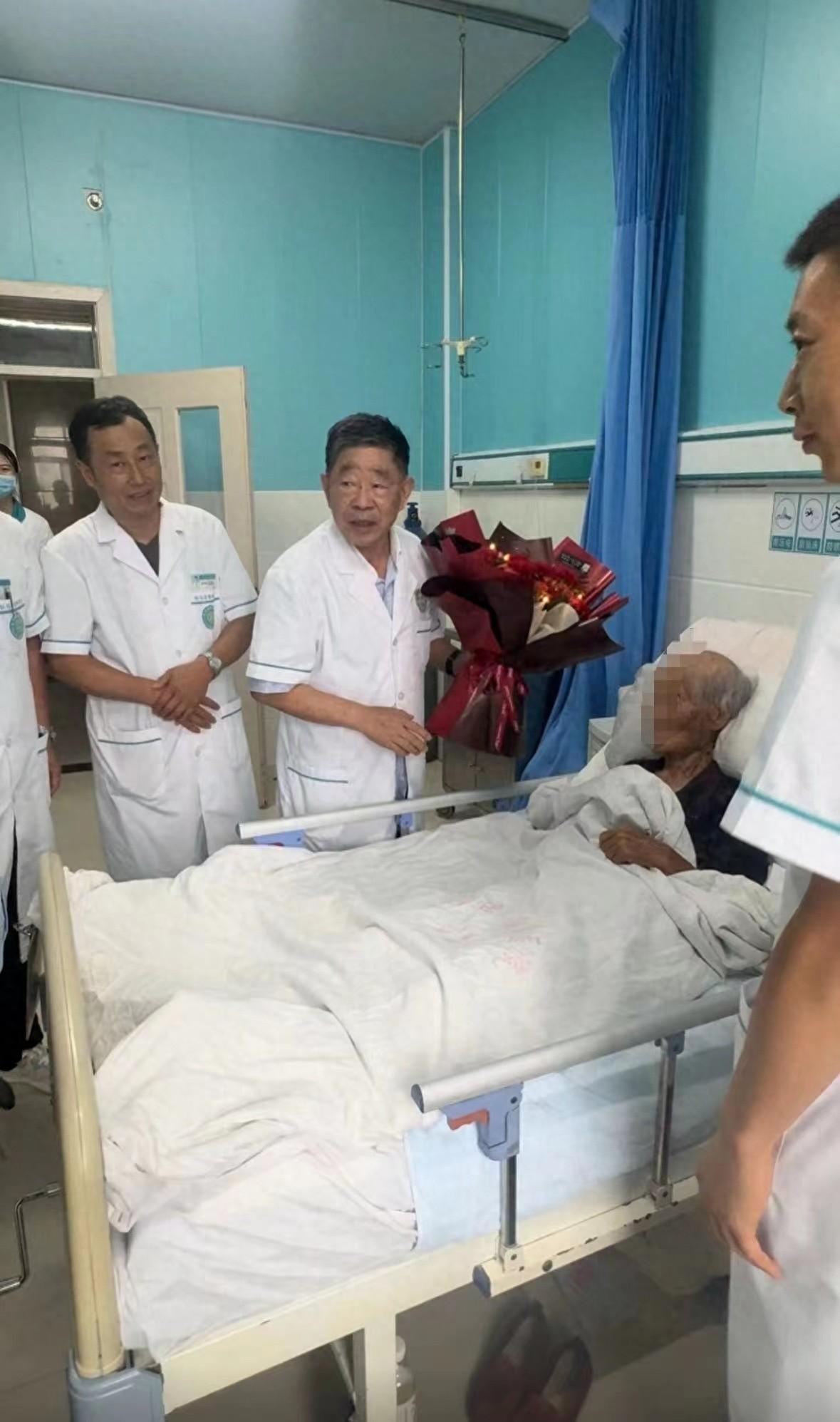 101 岁老人摔倒骨折，驻马店这家医院竟成功手术  第1张