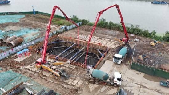 京杭大运河特大桥主桥承台首次浇筑，潍宿铁路江苏段建设加速