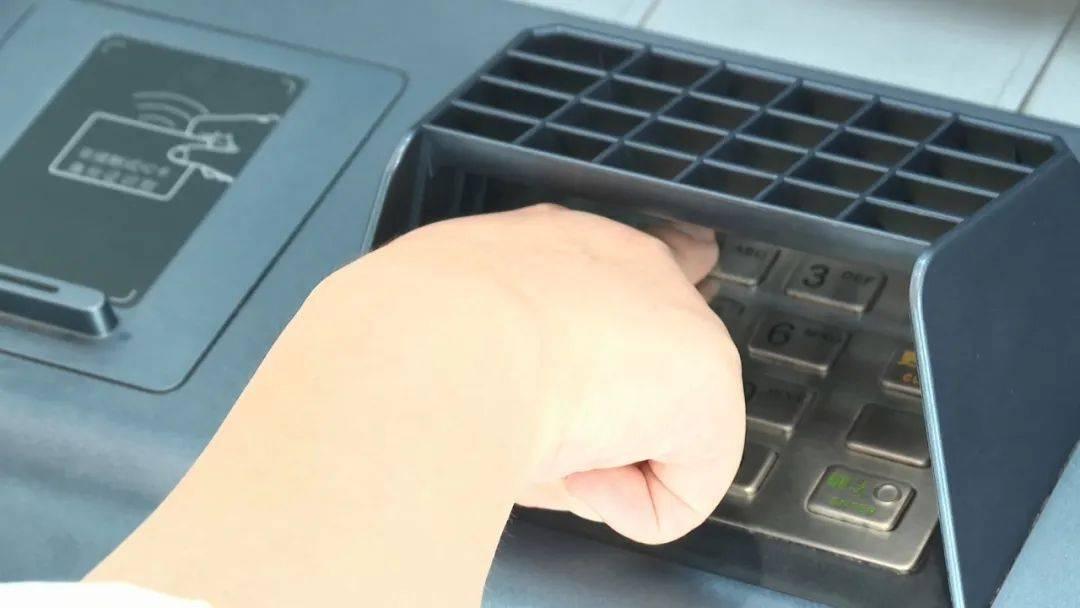 涉案金额高达上亿元！厦门警方破获利用第四方支付平台洗钱取现案  第3张