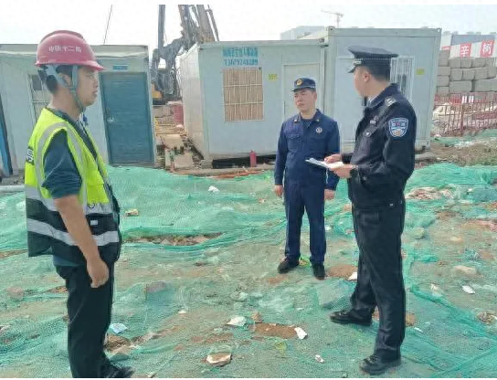 直击建筑工地痛点！西安警方联合消防部门排查安全隐患，护航经济发展  第1张