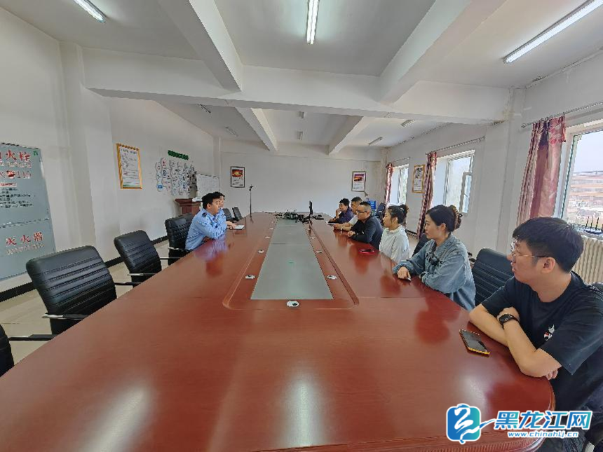 哈尔滨公安深入社区，全面开展打击整治网络谣言系列宣传活动  第2张