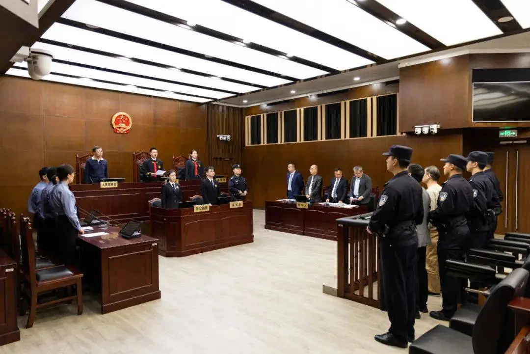 贺涛、翁孟群受贿、挪用公款、为亲友非法牟利一案公开宣判