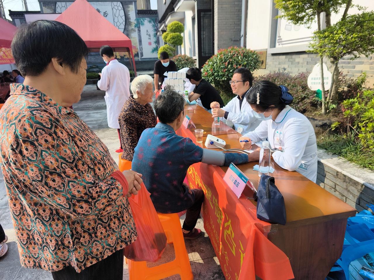 安吉社区开展迎重阳系列活动，为老人营造浓郁节日氛围  第4张