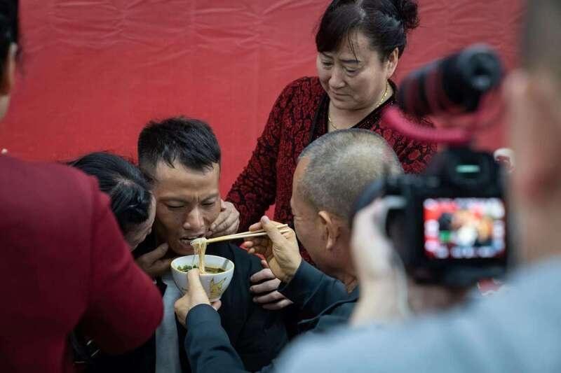 31 年的等待！绵阳男子终于与失踪儿子相拥，泪目  第4张