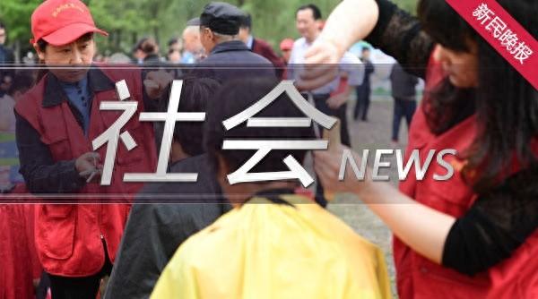 浦东 98 路公交车驾驶员助迷路老人回家，家属激动万分  第1张