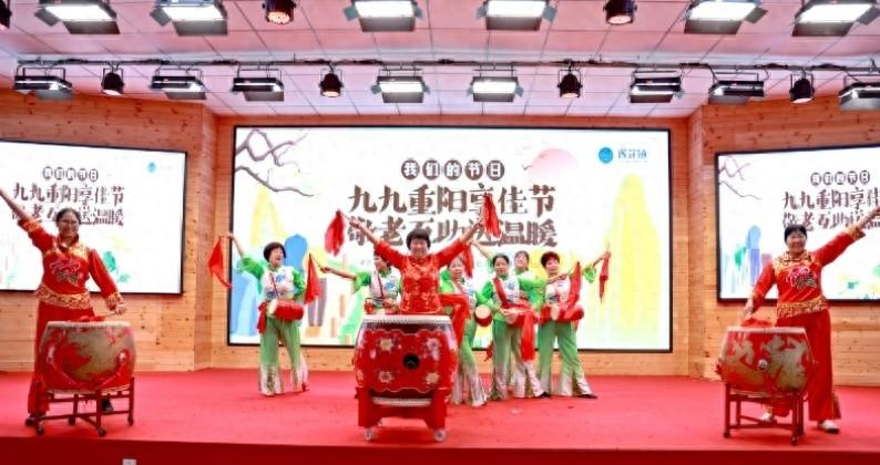 莲花镇举办重阳主题活动，让老人幸福满满  第1张