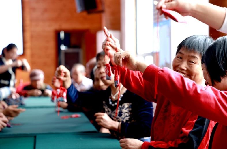 莲花镇举办重阳主题活动，让老人幸福满满  第2张