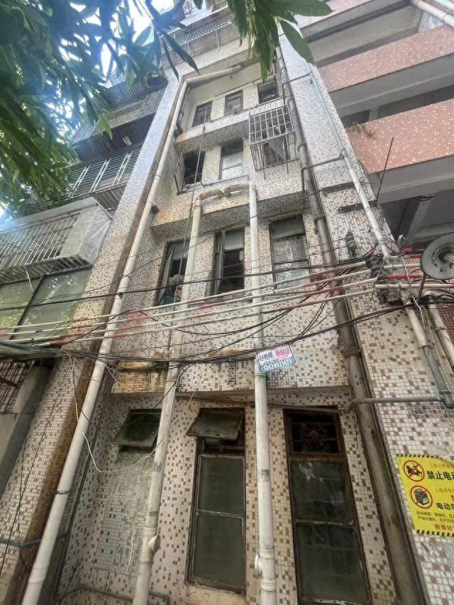 困扰 40 多位住户十多年的漏水难题终于解决了  第1张