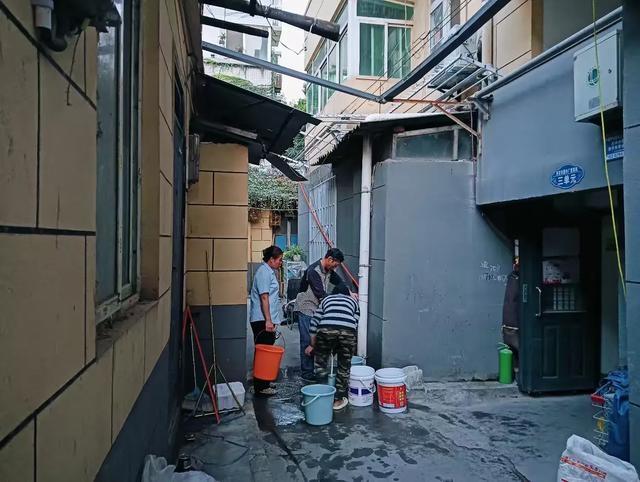 国庆前夕水管破裂，西安一社区 3 天解决居民用水难题  第2张
