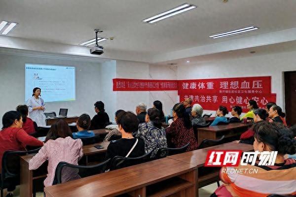 高血压防治讲座！金秋义诊暖重阳，关爱老人护健康