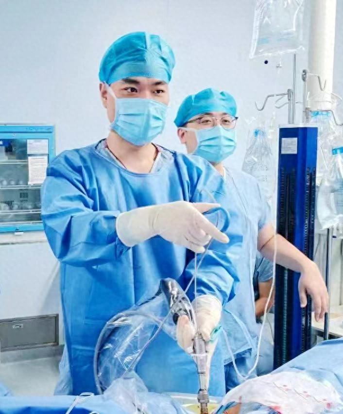 颈椎疼痛难忍，微创手术能否拯救王师傅？