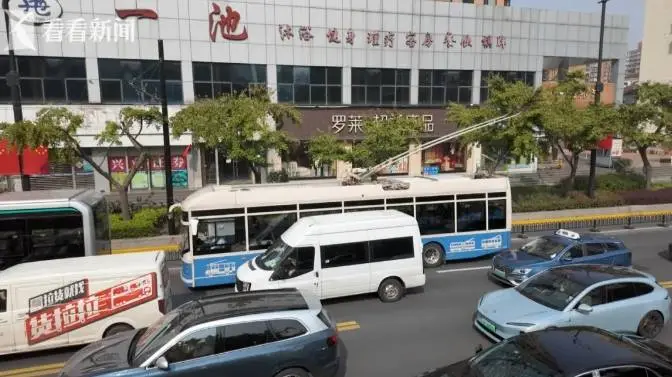 14 路无轨电车小辫子回归！勾起儿时记忆，它竟然这么有故事  第2张