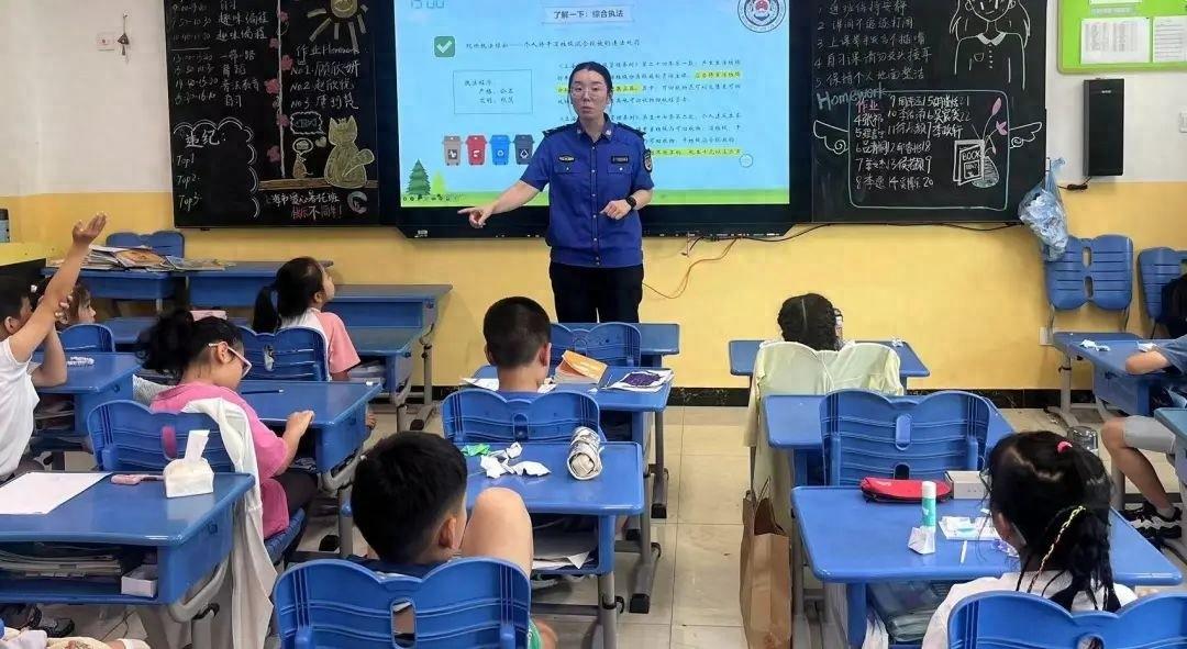 城管进校园，为孩子们开启城市管理知识的奇妙之旅  第1张
