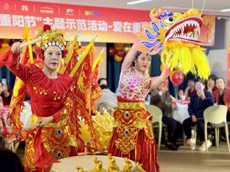 重阳佳节，浐灞国际港温情满满！文艺节目、花馍长寿面，让老人幸福满满  第1张