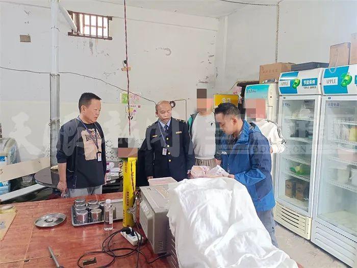 网曝贵阳一烤肉商户疑似虐猫卖猫肉，记者已联系多部门核实调查  第2张
