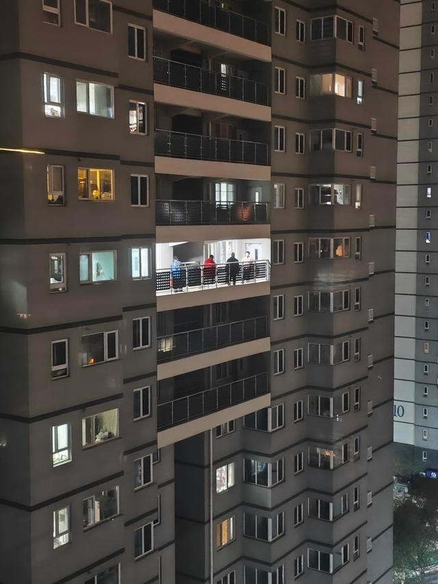 立冬当天竟有人在楼道烧纸，差点引发火灾  第2张