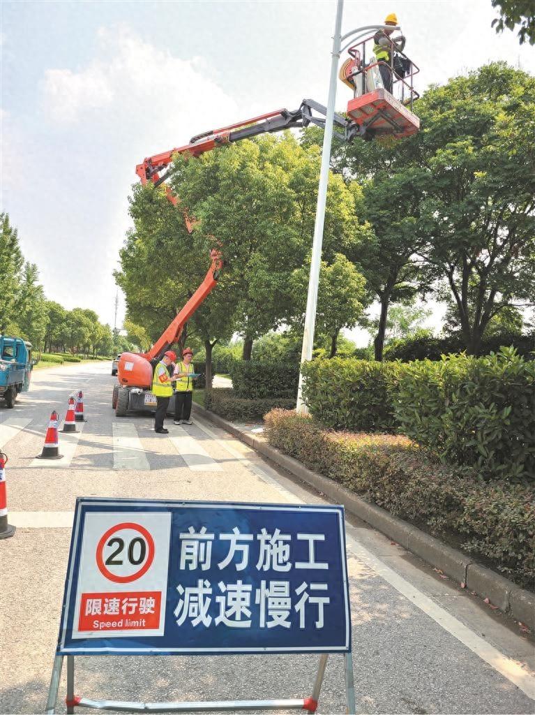 惠山区 3 万多盏路灯装上智慧大脑，半年节约 825 万度电  第1张
