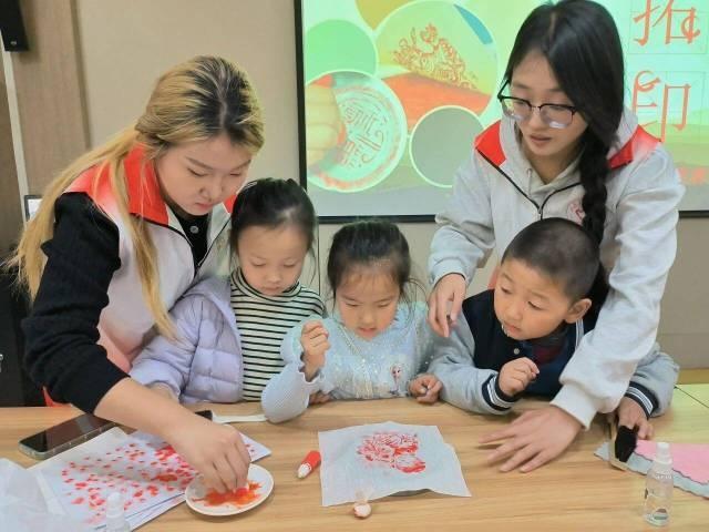 非遗传拓印，沂蒙红韵浓！崮云湖街道园博园社区这场活动让孩子们穿越时空  第3张