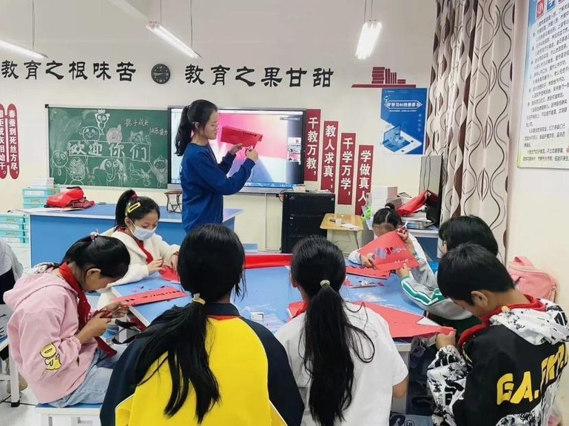 从本科生到支教老师再到研究生，这位小叶子在进博会经历了什么？  第2张