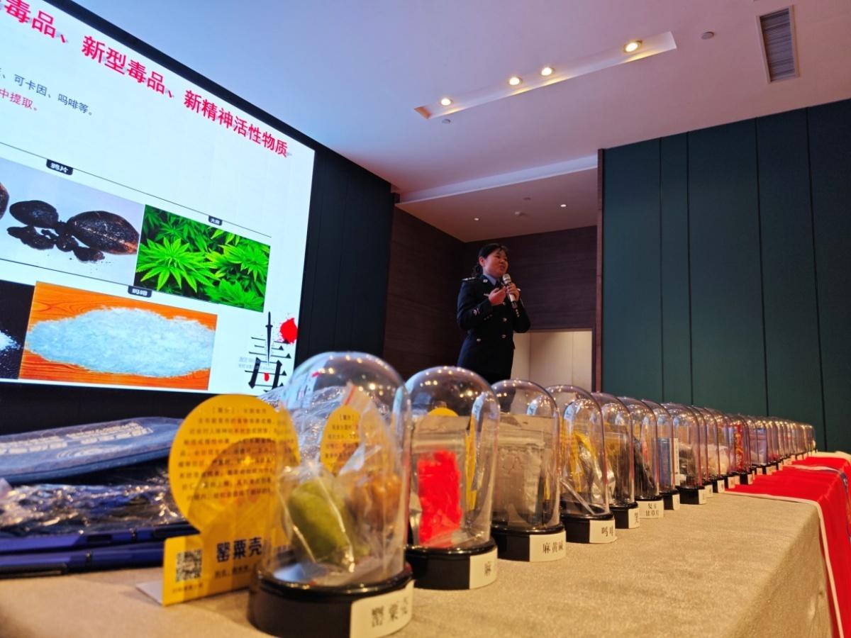 小读者齐聚新华书店，争当禁毒小卫士，无毒社会保平安  第3张