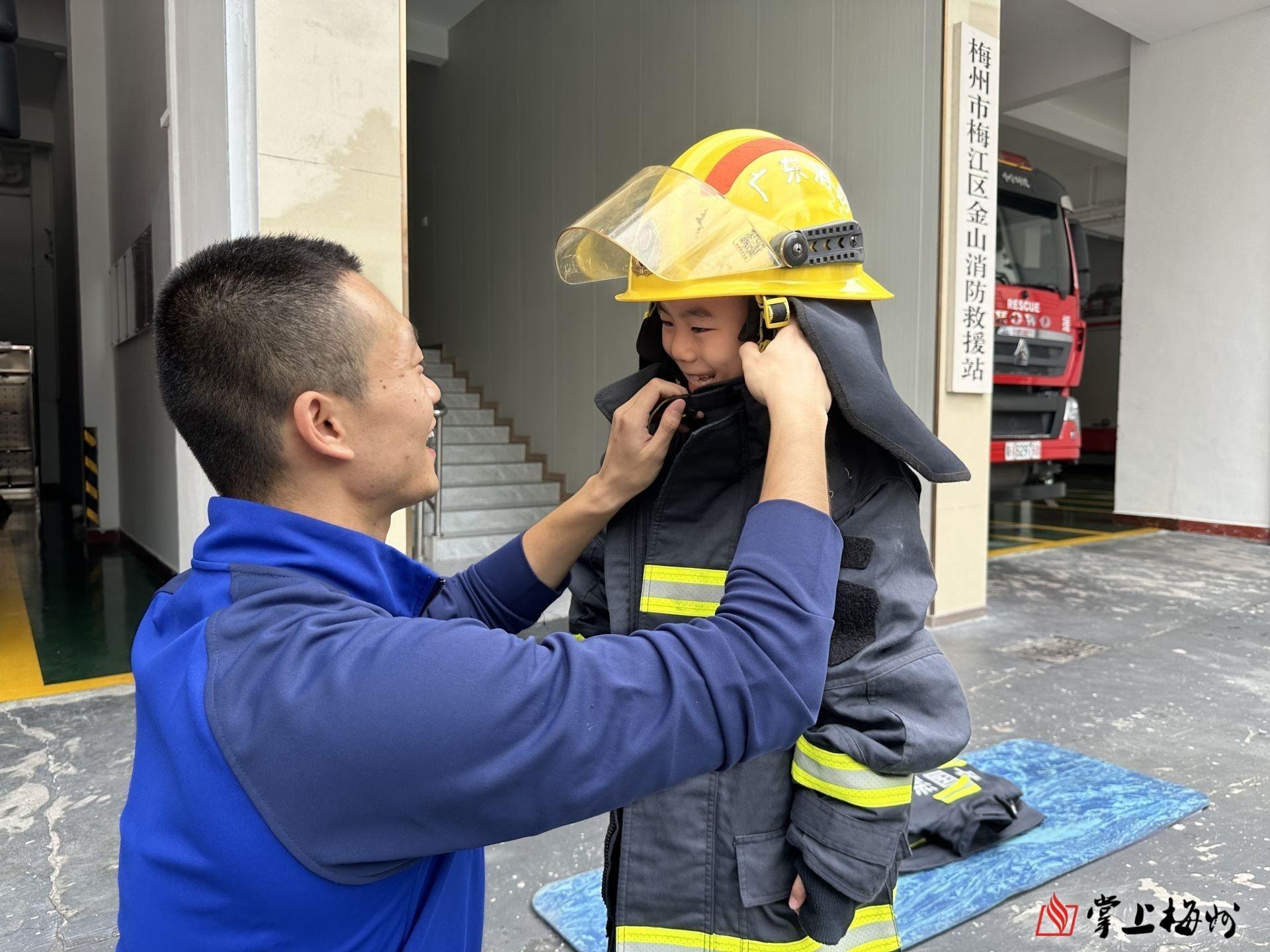 20 多名小记者走进梅江区消防救援大队，开启意义非凡的研学之旅  第3张