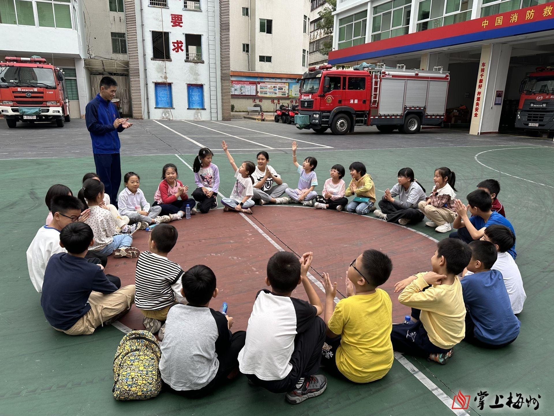 20 多名小记者走进梅江区消防救援大队，开启意义非凡的研学之旅  第6张