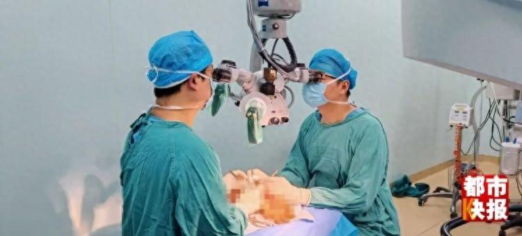 12 小时！医生成功保住小伙胳膊，惊险一幕曝光  第1张