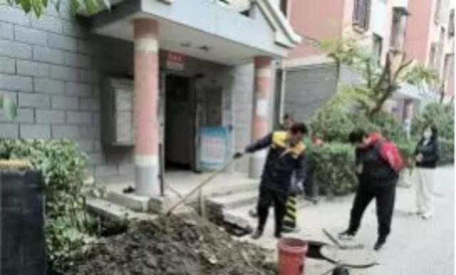 社区治理成效显著，网格员及时发现问题，保障居民安全  第2张